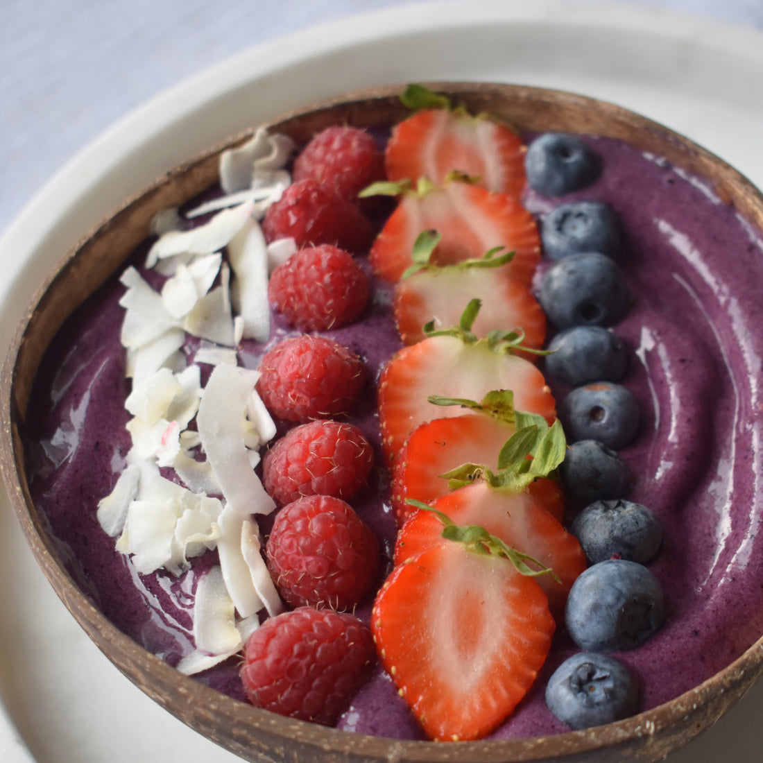 Superfood smoothiebowl with acai 